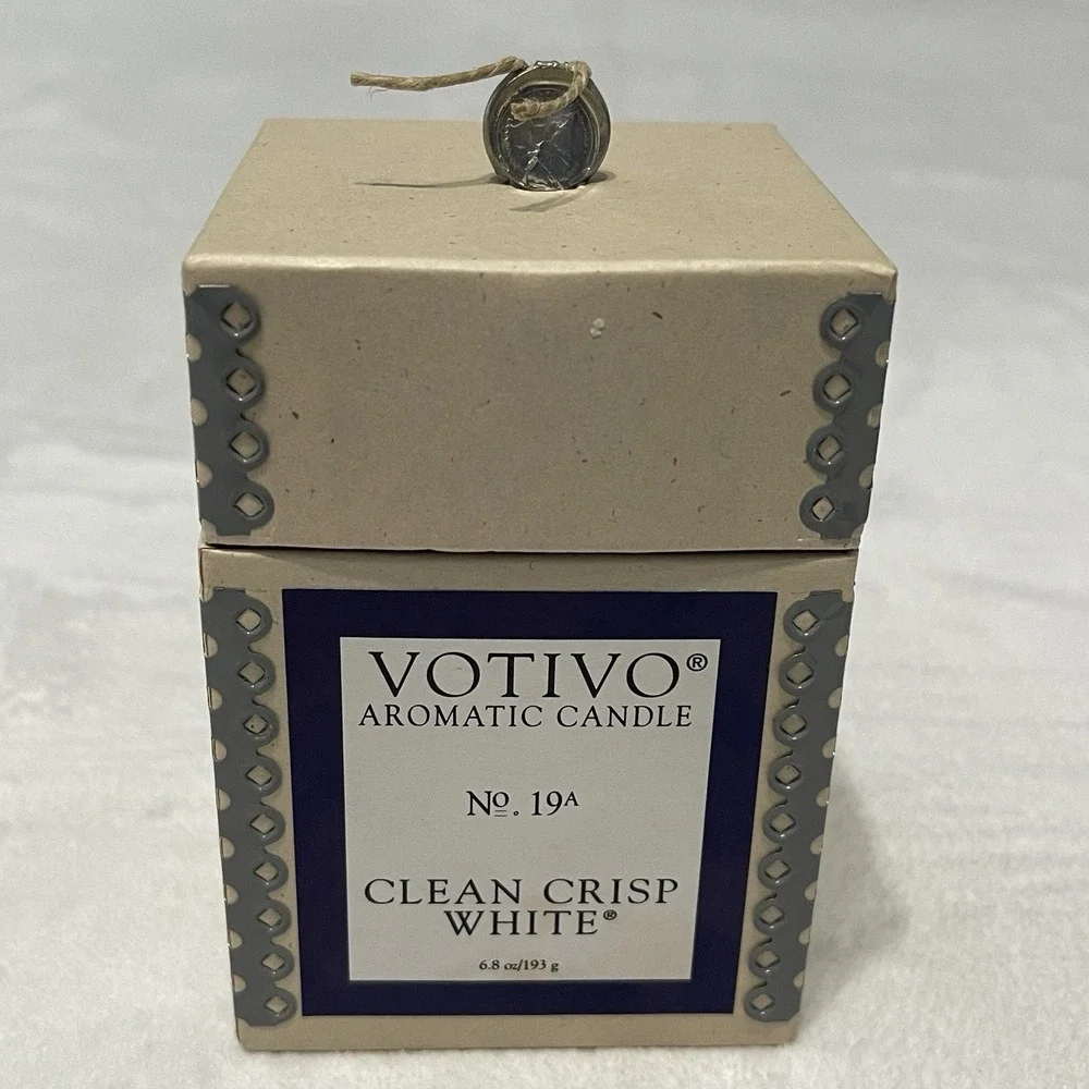 NIB Votivo Clean Crisp White No. 19A. Aromatic Candle 6.8oz 50-60 Hour Wax Jar